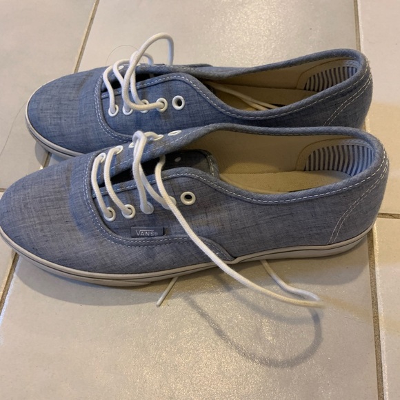 Vans - Picture 2 of 4